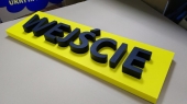 3D-Buchstaben, Logos, Zahlen und Dekorationen aus Plexiglas und/oder Styrodur