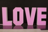 Love-Buchstaben mit Lampen Beleuchtung oder