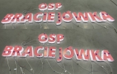 3D-Buchstaben aus Plexiglas mit Beleuchtung