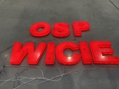 3D-Buchstaben aus Plexiglas mit Beleuchtung