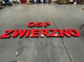 3D-Buchstaben aus Plexiglas mit Beleuchtung
