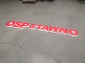 3D-Buchstaben aus Plexiglas mit Beleuchtung