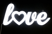 Love-Buchstaben mit Lampen Beleuchtung oder