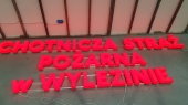 3D-Buchstaben aus Plexiglas mit Beleuchtung